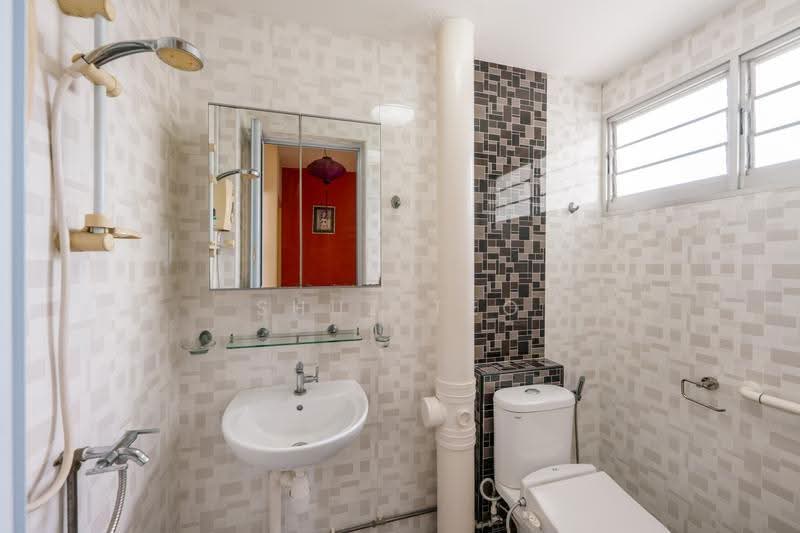 137 Potong Pasir Avenue 3, 137 Potong Pasir Avenue 3, Macpherson / Potong Pasir, 3 Bedrooms, 1,603 sqft, HDB Flat For Sale, by Shuz Teo, 24043407 - Bathroom - PropertyGuru.com.sg