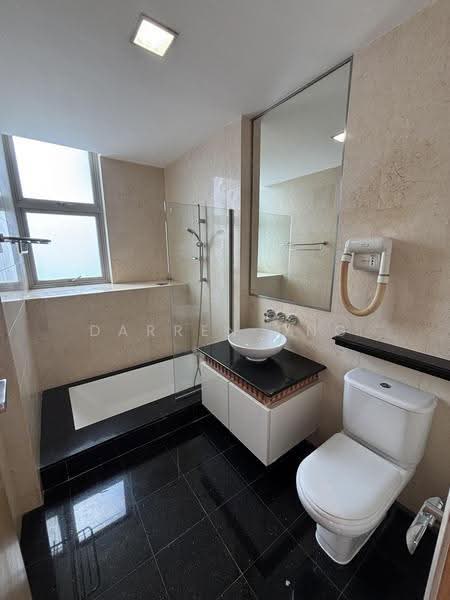 Cairnhill Crest, 8 Cairnhill Circle, Orchard / River Valley, 2 Bedrooms, 1,206 sqft, Condominium For Rent, by Darren Ong, 24043986 - Bathroom - PropertyGuru.com.sg
