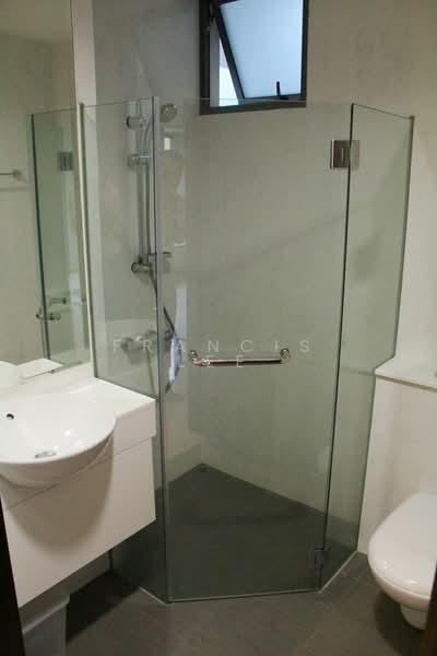 Watermark Robertson Quay, 5 Rodyk Street, 2 Bedrooms, 915 sqft, Apartment For Rent, by Francis Lee, 24044174 - PropertyGuru.com.sg