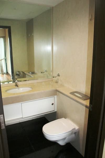 Watermark Robertson Quay, 5 Rodyk Street, 2 Bedrooms, 915 sqft, Apartment For Rent, by Francis Lee, 24044174 - PropertyGuru.com.sg