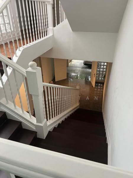 Sommerville Park, 87 Farrer Drive, Tanglin / Holland / Bukit Timah, 4 Bedrooms, 4,300 sqft, Condominium For Rent, by Joyce Tan, 24046748 - Staircase to Living Area and all the 4 Bedrooms - PropertyGuru.com.sg