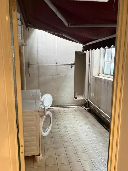 Sommerville Park, 87 Farrer Drive, Tanglin / Holland / Bukit Timah, 4 Bedrooms, 4,300 sqft, Condominium For Rent, by Joyce Tan, 24046748 - Spacious Wash Yard - PropertyGuru.com.sg