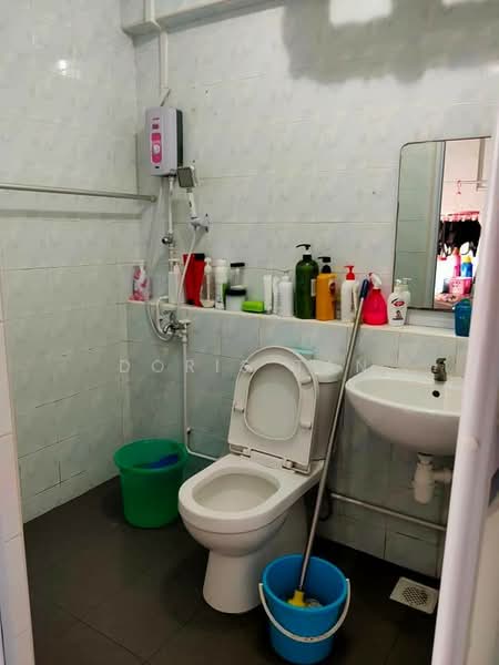787D Woodlands Crescent, 787D Woodlands Crescent, Room Rental, 250 sqft, HDB Flat For Rent, by Doris Tan, 24047716 - Common toilet - PropertyGuru.com.sg