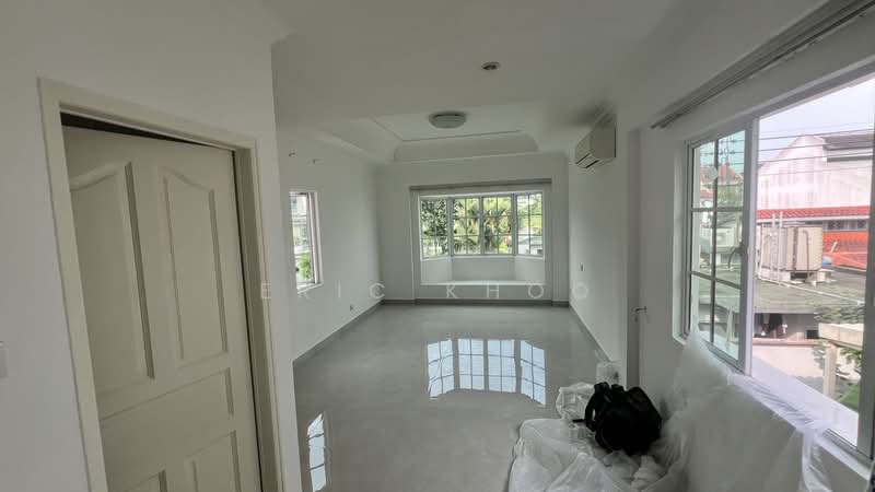 Sembawang Hills Estate, Sembawang Hills Drive, 4 Bedrooms, 3,200 sqft, Detached House For Rent, by Eric Khoo, 24051996 - PropertyGuru.com.sg