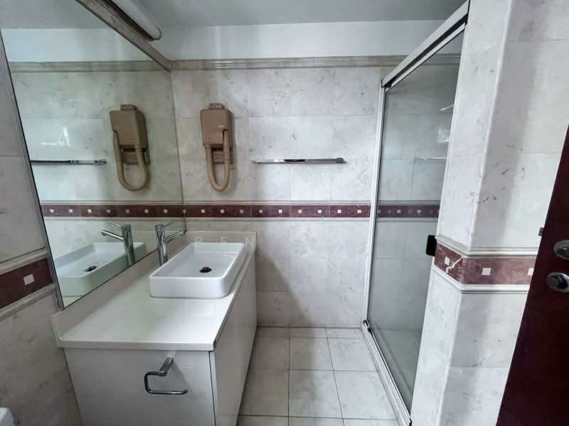 Regent Park, 26 Jalan Lempeng, 2 Bedrooms, 807 sqft, Condominium For Rent, by Ben Koh, 24053845 - Master bathroom - PropertyGuru.com.sg