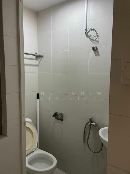 One-North Residences, 7 One-North Gateway, Room Rental, 100 sqft, Apartment For Rent, by Kenny Chew, 24063113 - Common Bath 1 - PropertyGuru.com.sg