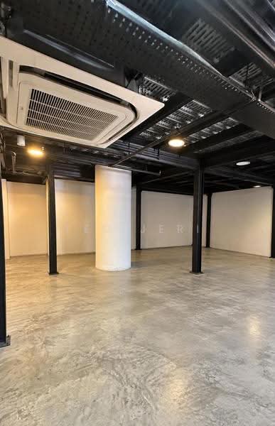 BS Centre, 243 Alexandra Road, Alexandra / Commonwealth, 8,433 sqft, Light Industrial (B1) For Rent, by Teo Jeri, 24074481 - CommercialGuru.com.sg