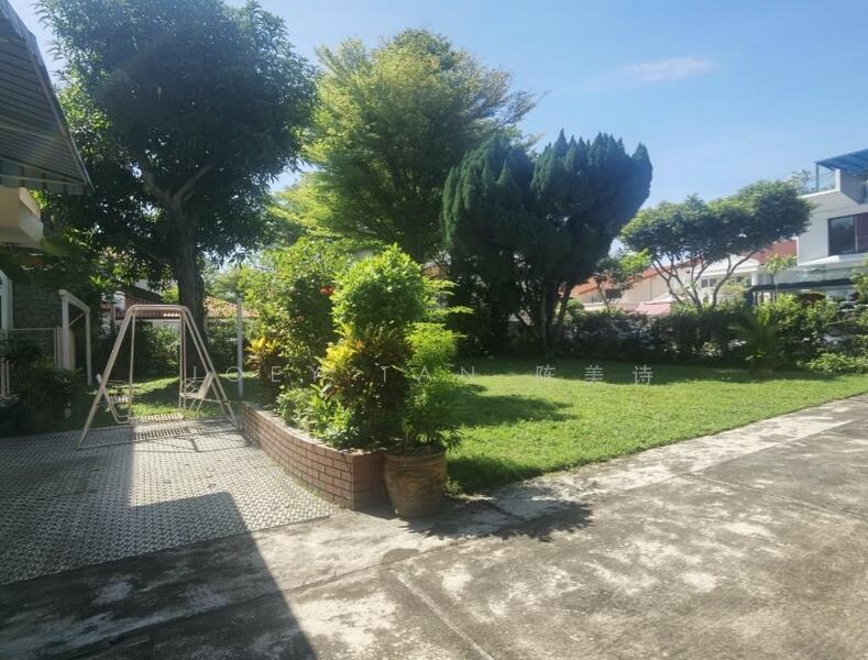 Goodman/Wilkinson/Bournemouth Road Bungalow House For Sale at S