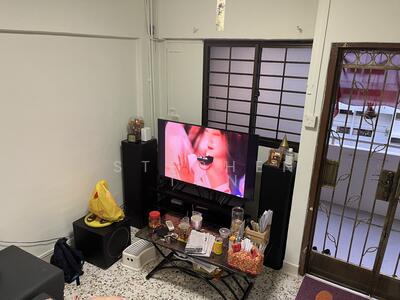 For Rent - 230 Ang Mo Kio Avenue 3