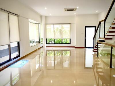 For Rent - Lornie 18