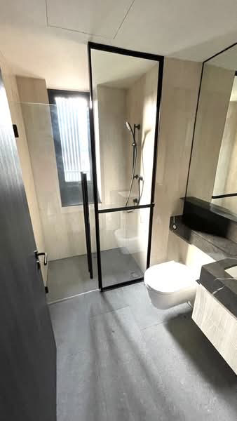 The Hyde, 11 Balmoral Road, 3 Bedrooms, 947 sqft, Condominium For Rent, by Fong Lai Cheng Jasmine, 24083484 - Common Bath - PropertyGuru.com.sg