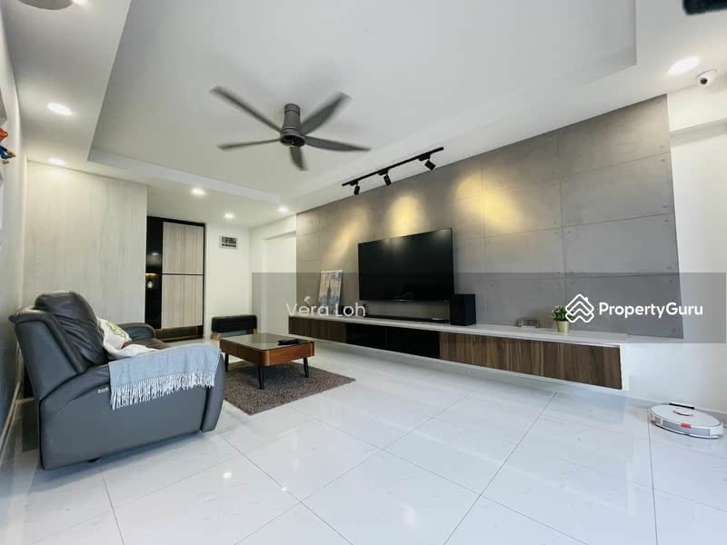 For Sale - 298C Compassvale Street
