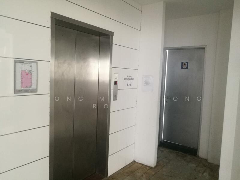 Well renovated businesses space ideal for office cum storage Near Mattar MRT, Kallang Pudding Road, 3,466 sqft, Office For Rent, by Chong Ming Siong Robin, 24083651 - Lift lobby - CommercialGuru.com.sg