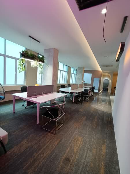 Well renovated businesses space ideal for office cum storage Near Mattar MRT, Kallang Pudding Road, 3,466 sqft, Office For Rent, by Chong Ming Siong Robin, 24083651 - Working space at right side of the unit - CommercialGuru.com.sg