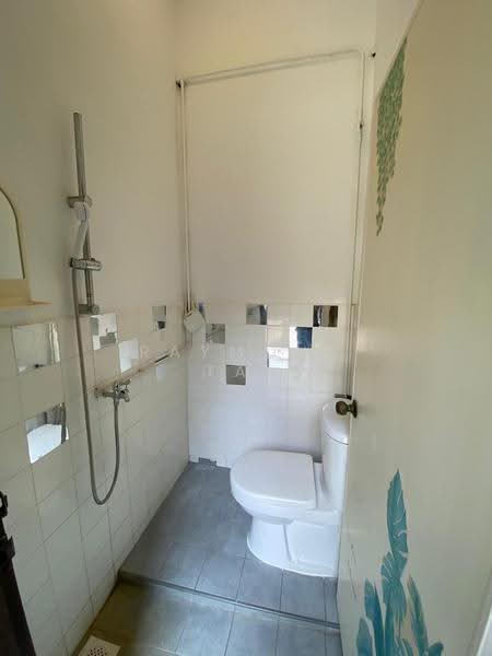 Jalan Pari Kikis, Bedok / Upper East Coast, 3 Bedrooms, 2,139 sqft, Terraced House For Rent, by Raymond Tay, 24086174 - Bathroom - PropertyGuru.com.sg