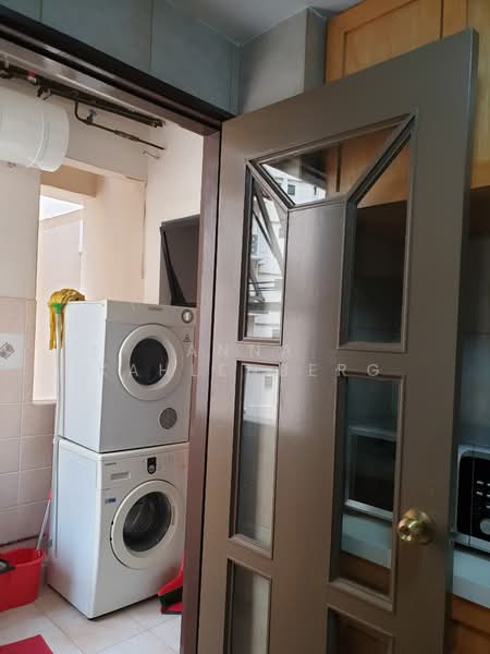 Heritage View, 8 Dover Rise, 2 Bedrooms, 969 sqft, Condominium For Sale, by Anna Kahlenberg, 24087054 - PropertyGuru.com.sg