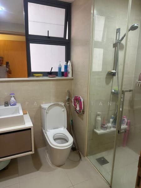H2O Residences, 32 Fernvale Link, Seletar / Yio Chu Kang, 2 Bedrooms, 883 sqft, Condominium For Rent, by Patrick Tan, 24089040 - Bathroom - PropertyGuru.com.sg