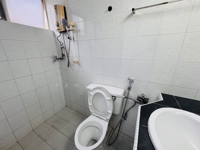 Pandan Valley, 3 Pandan Valley, 2 Bedrooms, 1,313 sqft, Condominium For Rent, by Pamela Lai, 24090032 - PropertyGuru.com.sg