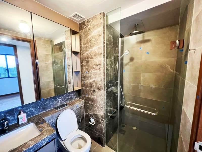 Stirling Residences, 21 Stirling Road, 2 Bedrooms, 635 sqft, Apartment For Rent, by Tripp Teo 张国栋, 24093299 - Stirling (Rented) Common Toilet - PropertyGuru.com.sg