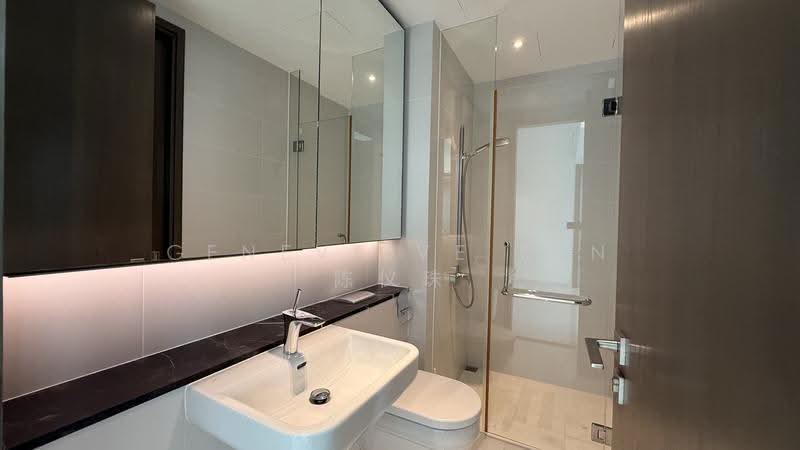 Nathan Suites, 21 Nathan Road, Tanglin / Holland / Bukit Timah, 2 Bedrooms, 915 sqft, Condominium For Rent, by Genevieve Tan 陈仪珠, 24100393 - Bathroom - PropertyGuru.com.sg