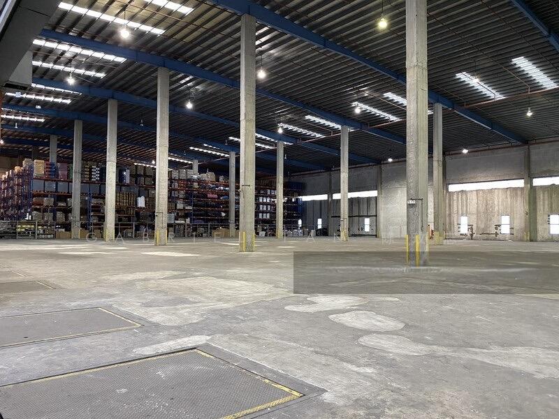 9m Ceiling Height I 10 loading bays I Floor 20kn/m2, 49500 sqft, Industrial for rent, by Gabriel