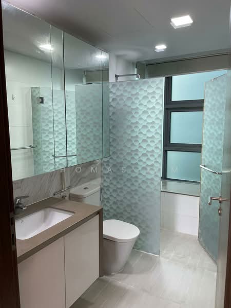 Hundred Trees, 81 West Coast Drive, 3 Bedrooms, 1,313 sqft, Condominium For Rent, by Thomas Lim, 24101272 - Master bedroom toilet - PropertyGuru.com.sg