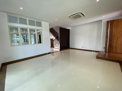 For Sale - Very Rare! 6 SemiDs on 1 Land/Title, Perfects for Multi-Generations or FAMILIES!