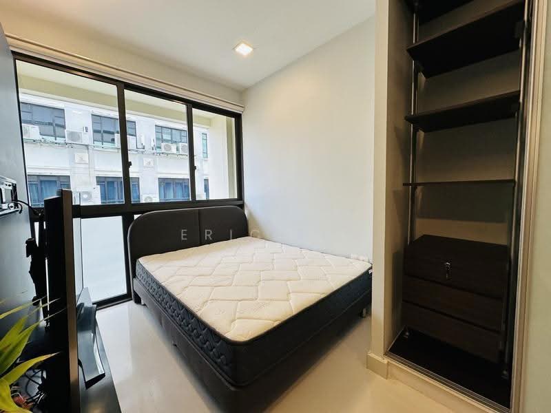 Smart Suites, 302 Sims Avenue, Eunos / Geylang / Paya Lebar, 2 Bedrooms, 958 sqft, Condominium For Rent, by Eric See, 24105482 - Lower Floor Bedroom - PropertyGuru.com.sg