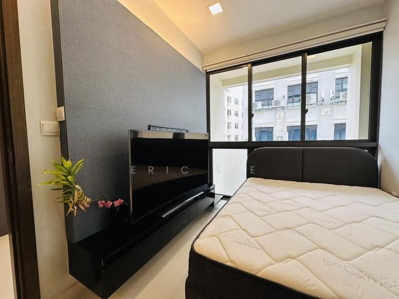 Smart Suites, 302 Sims Avenue, Eunos / Geylang / Paya Lebar, 2 Bedrooms, 958 sqft, Condominium For Rent, by Eric See, 24105482 - Lower Floor Bedroom - PropertyGuru.com.sg