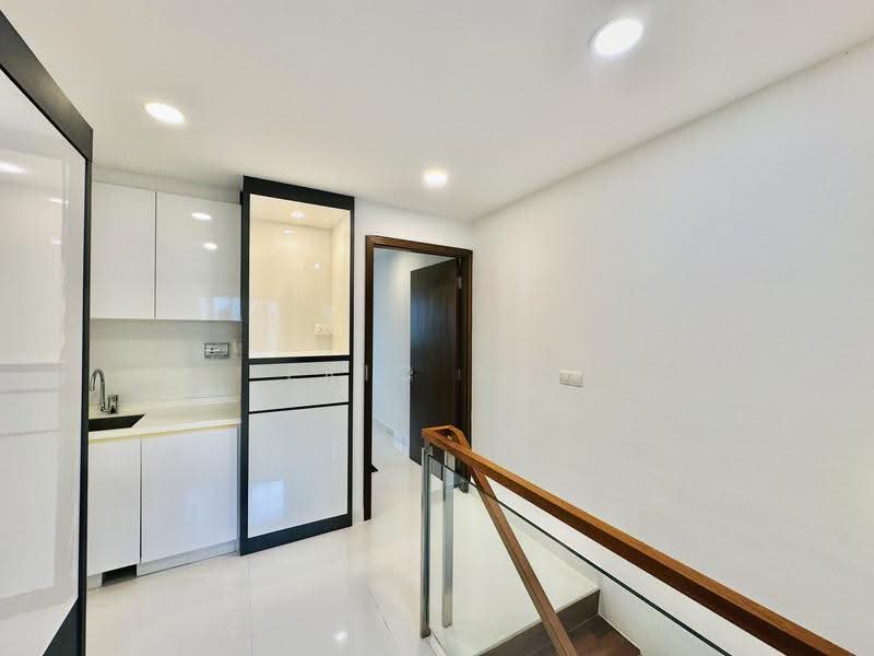 Smart Suites, 302 Sims Avenue, Eunos / Geylang / Paya Lebar, 2 Bedrooms, 958 sqft, Condominium For Rent, by Eric See, 24105482 - Upper Floor Common Area - PropertyGuru.com.sg