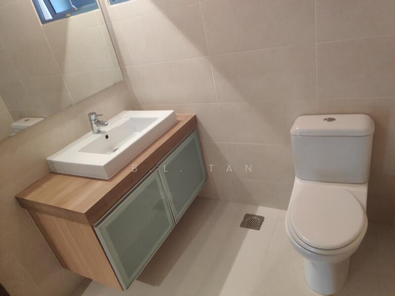 Spacious powder room