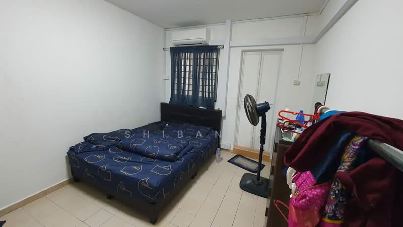 260 Bukit Batok East Avenue 4, 260 Bukit Batok East Avenue 4, 2 Bedrooms, 786 sqft, HDB Flat For Rent, by Shibani Banerjee, 24107397 - Master bedroom - PropertyGuru.com.sg