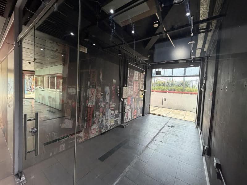 East Village, 430 Upper Changi Road, Bedok / Upper East Coast, 215 sqft, Mall Shop For Rent, by Lawrence Tang, 24112482 - Entrance - CommercialGuru.com.sg