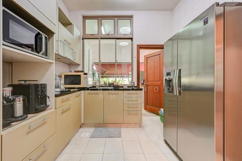 2sty + Attic Inter-Terrace, within 1km RGPS, Park 3 cars, Skylight & Lift Provision, Tanglin / Holland / Bukit Timah, 5 Bedrooms, 3,900 sqft, Terraced House For Sale, by Cheong Choon Ghee, 24114813 - Kitchen - PropertyGuru.com.sg