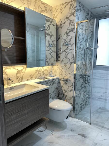 Queens Peak, 3 Dundee Road, 4 Bedrooms, 1,507 sqft, Condominium For Rent, by Esther Lim, 24115259 - Common bathroom - PropertyGuru.com.sg