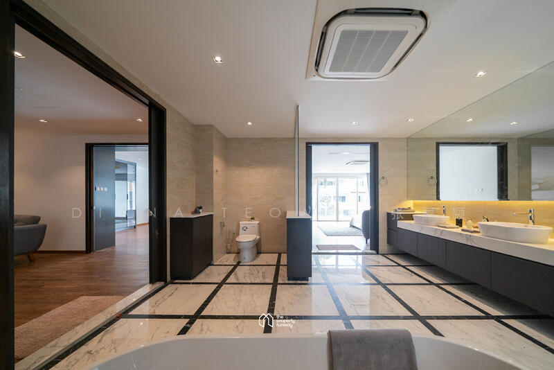 Hotel-grade Bathroom at Master Bedroom 
