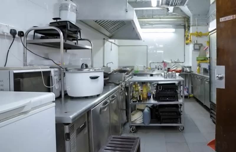 Peninsula Plaza, 111 North Bridge Road, 16,038 sqft, Other Retail For Sale, by Steven Liu, 24123576 - CommercialGuru.com.sg
