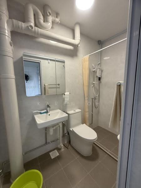 84B Lorong 2 Toa Payoh, 84B Lorong 2 Toa Payoh, Balestier / Toa Payoh, 3 Bedrooms, 1,313 sqft, HDB Flat For Rent, by Karen Oh, 24123830 - Bathroom - PropertyGuru.com.sg