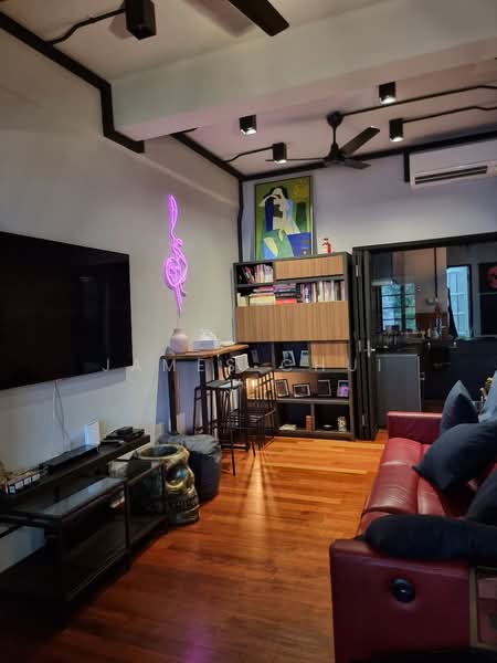 71 Seng Poh Road, 71 Seng Poh Road, 2 Bedrooms, 750 sqft, Walk-up Apartment For Rent, by James Chui, 24124345 - PropertyGuru.com.sg