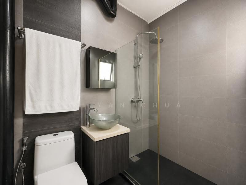 617 Yishun Ring Road, 617 Yishun Ring Road, Sembawang / Yishun, 2 Bedrooms, 786 sqft, HDB Flat For Rent, by Xin Yan Chua, 24126310 - Master bathroom - PropertyGuru.com.sg