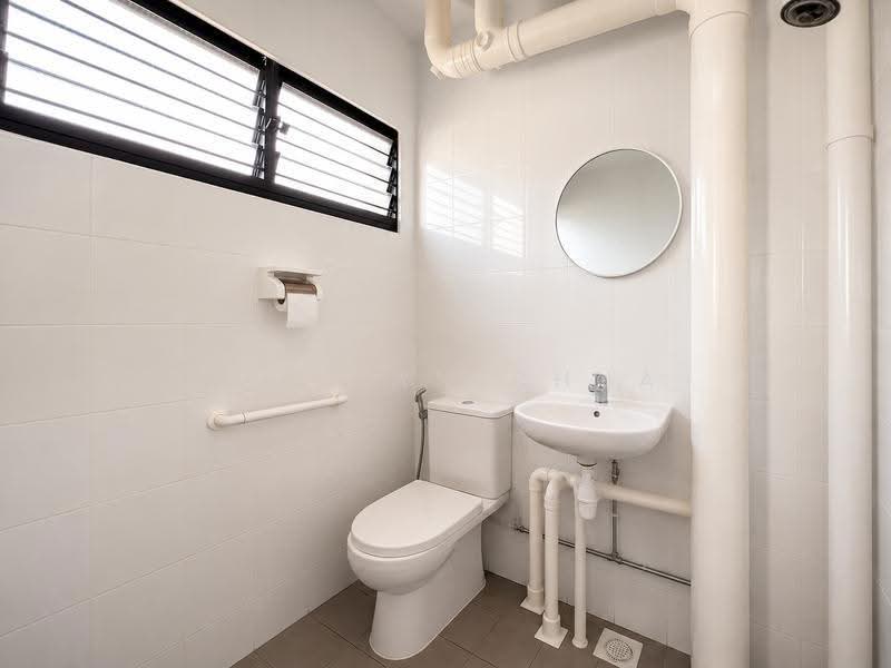617 Yishun Ring Road, 617 Yishun Ring Road, Sembawang / Yishun, 2 Bedrooms, 786 sqft, HDB Flat For Rent, by Xin Yan Chua, 24126310 - Common toilet - PropertyGuru.com.sg