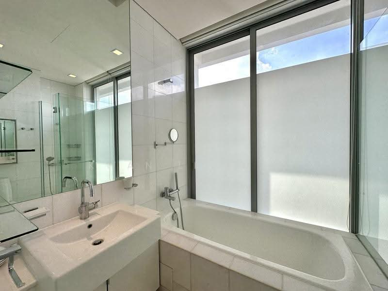 Leonie Hill Residences, 1 Leonie Hill Road, Orchard / River Valley, 2 Bedrooms, 1,389 sqft, Apartment For Rent, by Kwan Le Yuan, 24127062 - Master Bathroom - PropertyGuru.com.sg