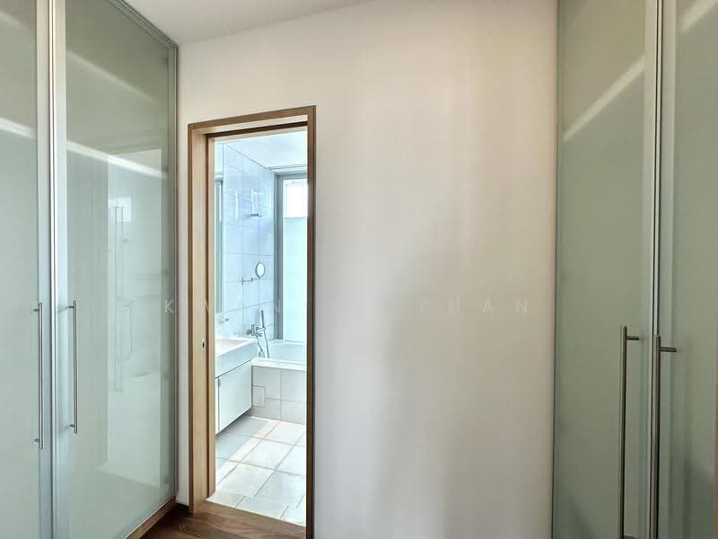 Leonie Hill Residences, 1 Leonie Hill Road, Orchard / River Valley, 2 Bedrooms, 1,389 sqft, Apartment For Rent, by Kwan Le Yuan, 24127062 - Walk in wardrobe - PropertyGuru.com.sg