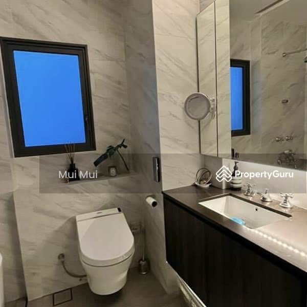 Bathroom w window too!