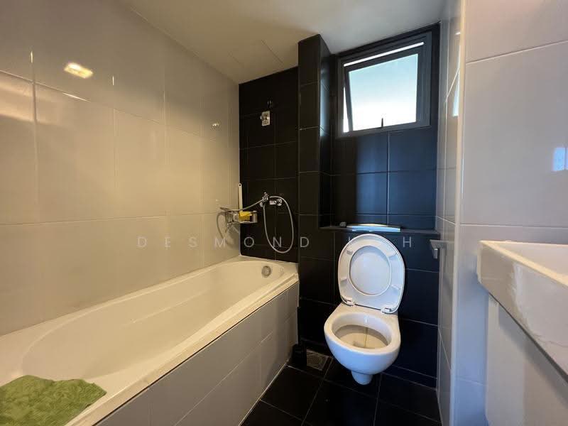 Pinnacle @ Duxton, 1 Cantonment Road, Chinatown / Tanjong Pagar, 3 Bedrooms, 1,152 sqft, HDB Flat For Rent, by Desmond Koh, 24130905 - Master Bathroom - PropertyGuru.com.sg