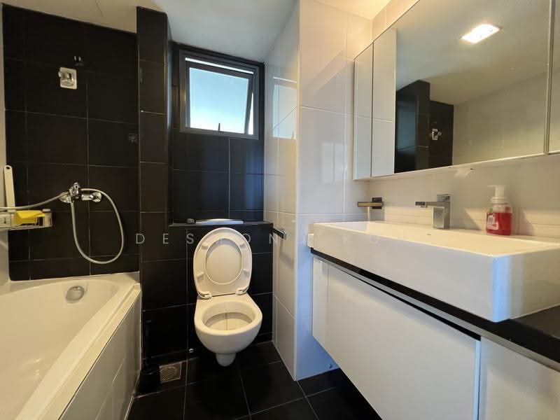Pinnacle @ Duxton, 1 Cantonment Road, Chinatown / Tanjong Pagar, 3 Bedrooms, 1,152 sqft, HDB Flat For Rent, by Desmond Koh, 24130905 - Master Bathroom - PropertyGuru.com.sg
