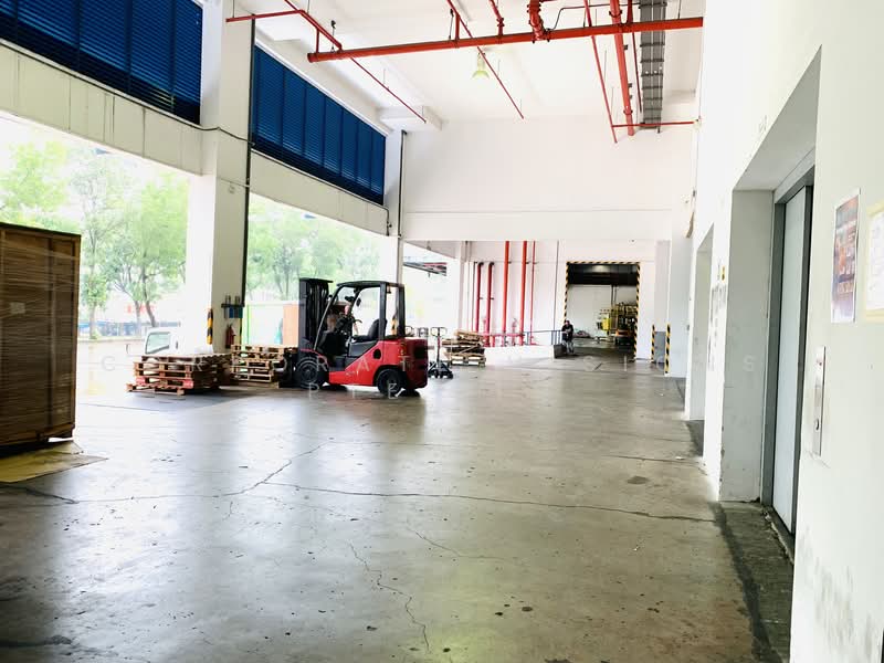 CLEMENTI MNC FITTED BUSINESS SPACE, STORAGE AREA off PIE/AYE near City, CLEMENTI/ PIE/ AYE Contact: +6596881177 Adrian.Koh@corporatevisions.com.sg, 4,500 sqft, Warehouse For Rent, by KOH HOONG TSE (ADRIAN), 24135458 - CommercialGuru.com.sg