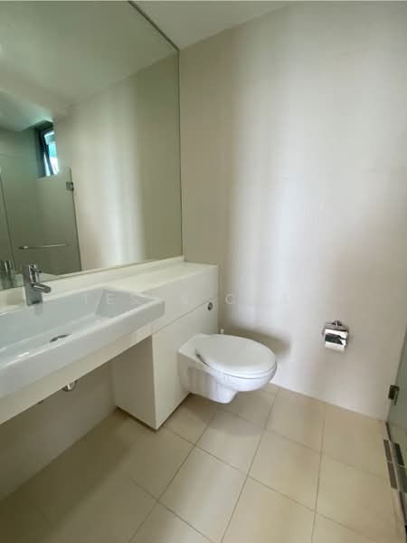 Southbank, 881 North Bridge Road, 2 Bedrooms, 969 sqft, Condominium For Rent, by Tessa Chan, 24135987 - Common Bathroom - PropertyGuru.com.sg