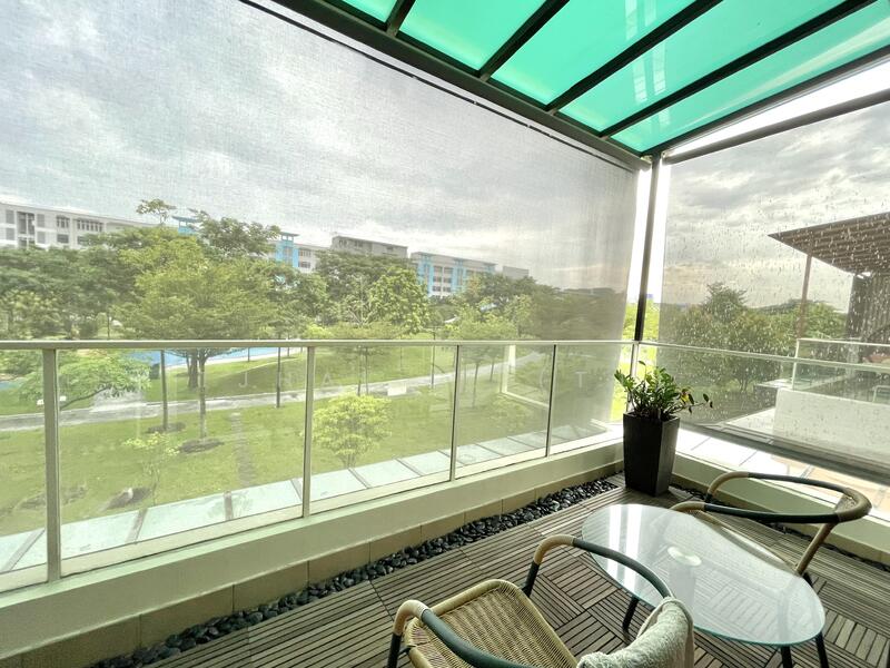 L2: Master Bedroom - Balcony