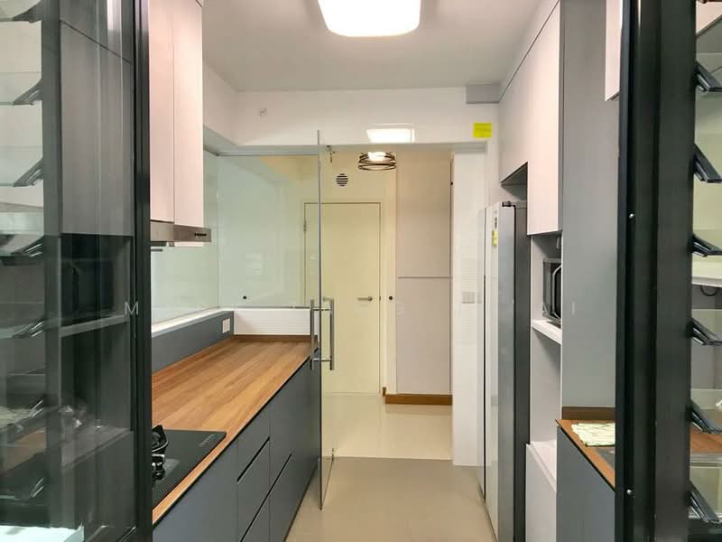 29 Ghim Moh Link, 29 Ghim Moh Link, 3 Bedrooms, 1,001 sqft, HDB Flat For Sale, by Mary Tang Ji'Ai, 24138668 - The service yard is separated from kitchen by a bifold door, to contain the spread of cooking fumes. - PropertyGuru.com.sg